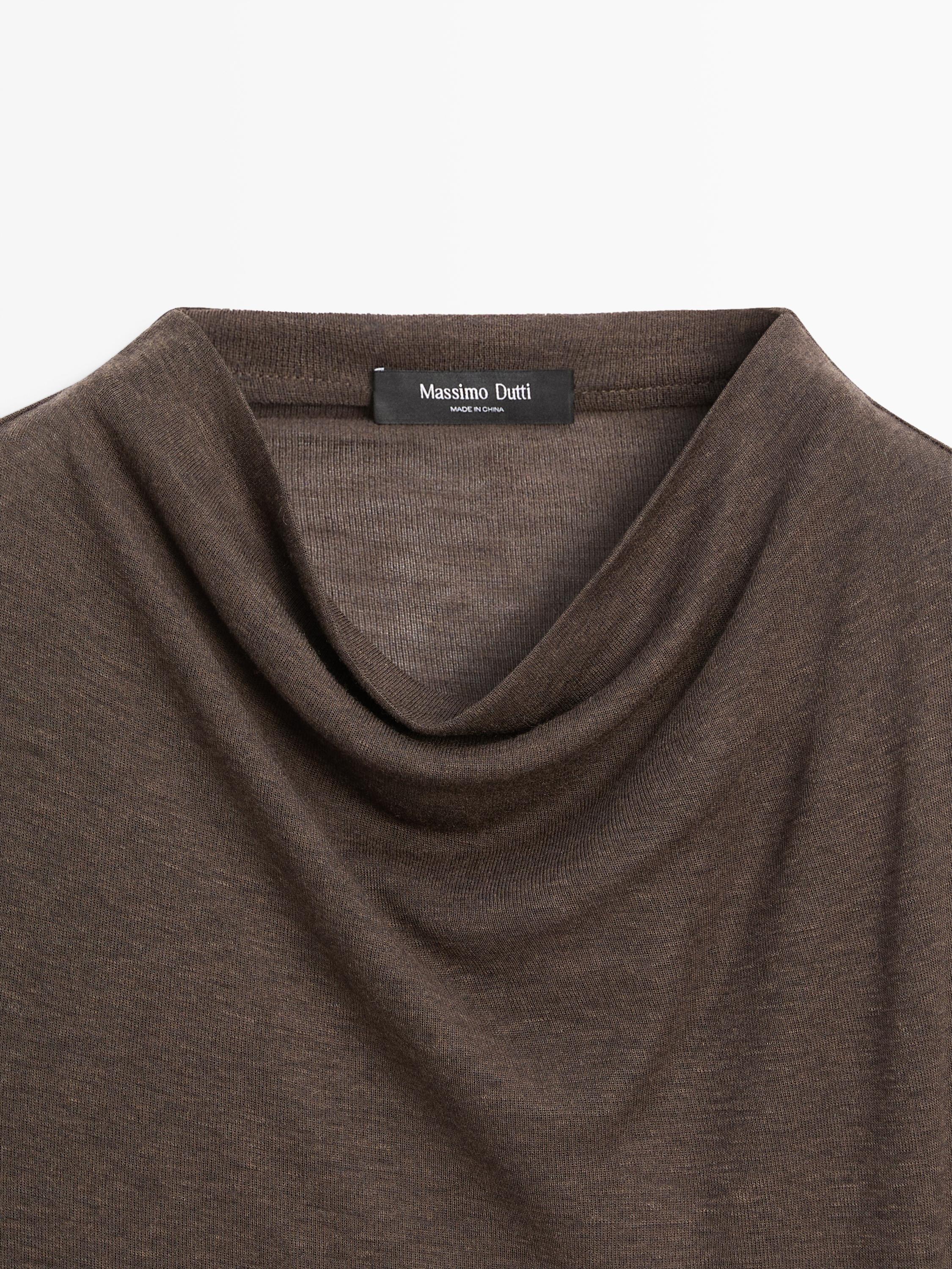 Funnel neck T-shirt